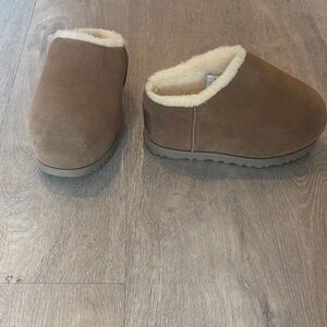 UGG Pump Sz 6 New